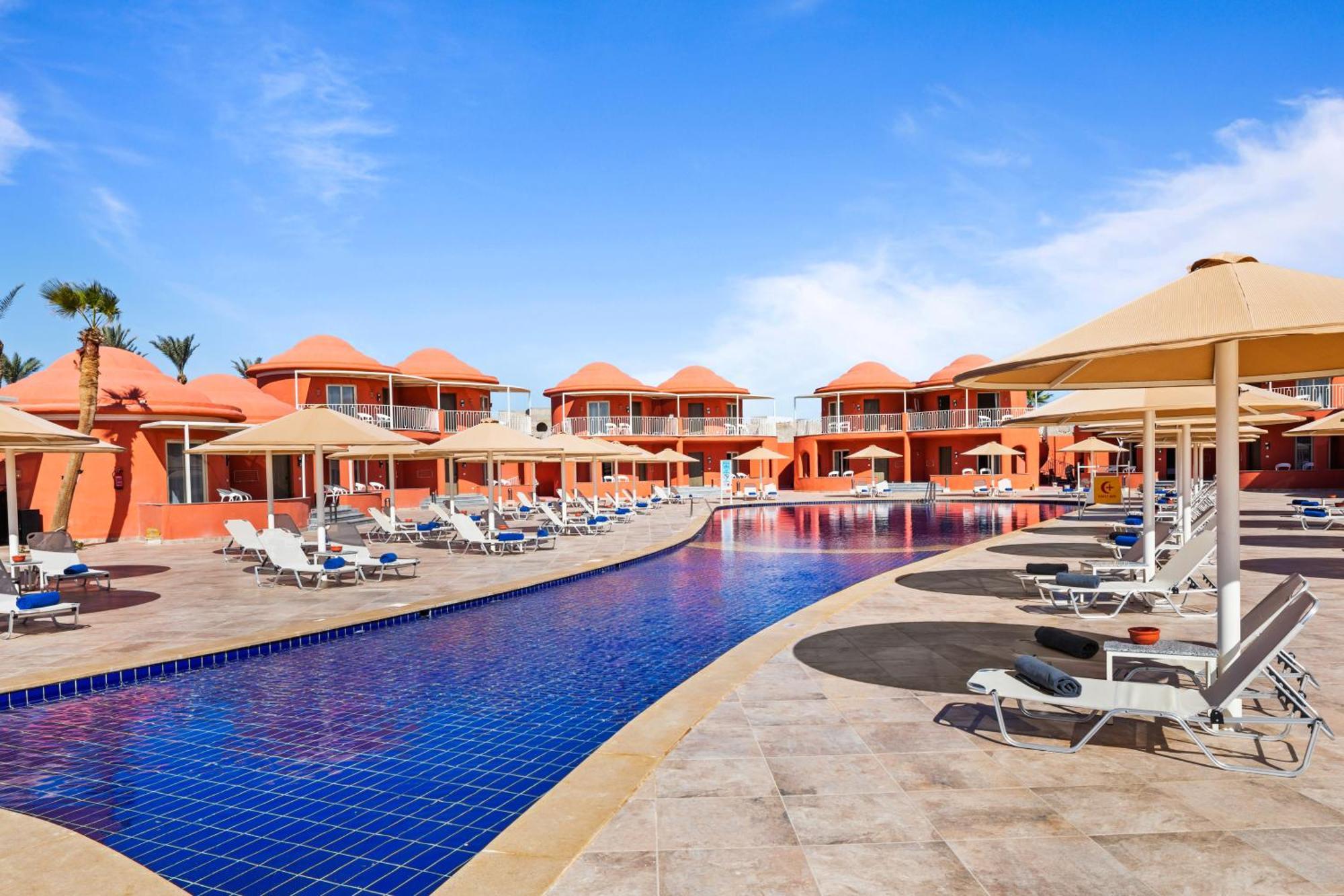 Pickalbatros Laguna Club Resort Sharm El Sheikh المظهر الخارجي الصورة The swimming pool at the Iberostar Grand Hotel Bávaro